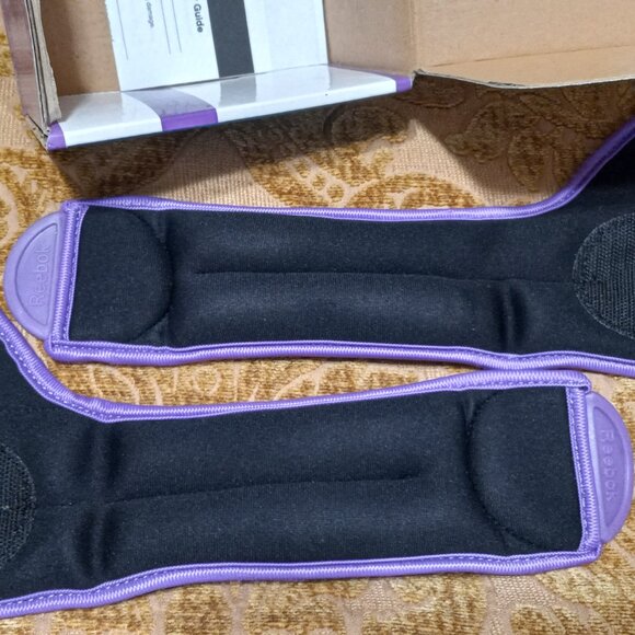 Reebok Set of Two 1lb./.45kg Thumb Lock Wrist Weights - Picture 5 of 8